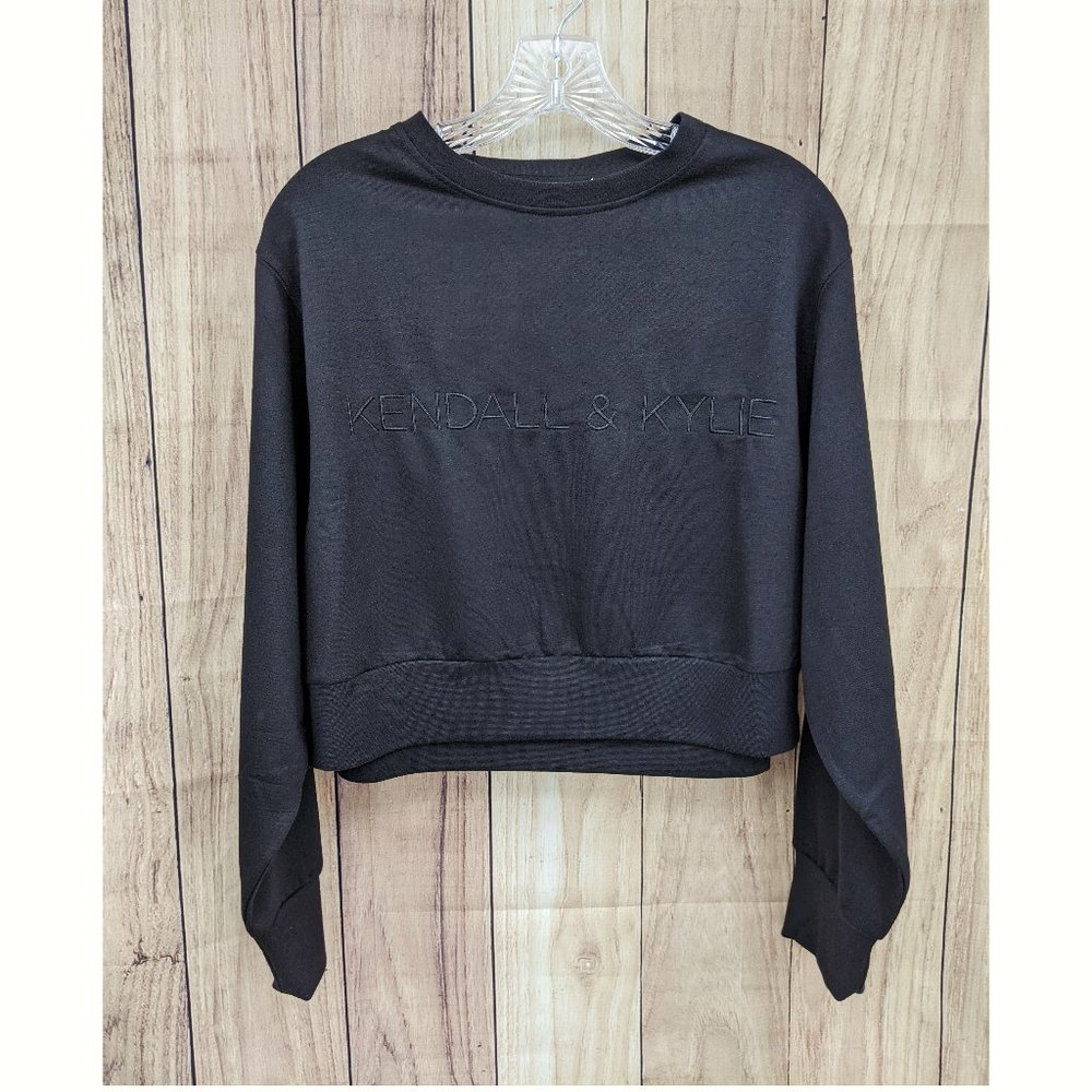 KENDALL & KYLIE Black Cropped Sweatshirt NWT Spell Out Logo Embroidered …